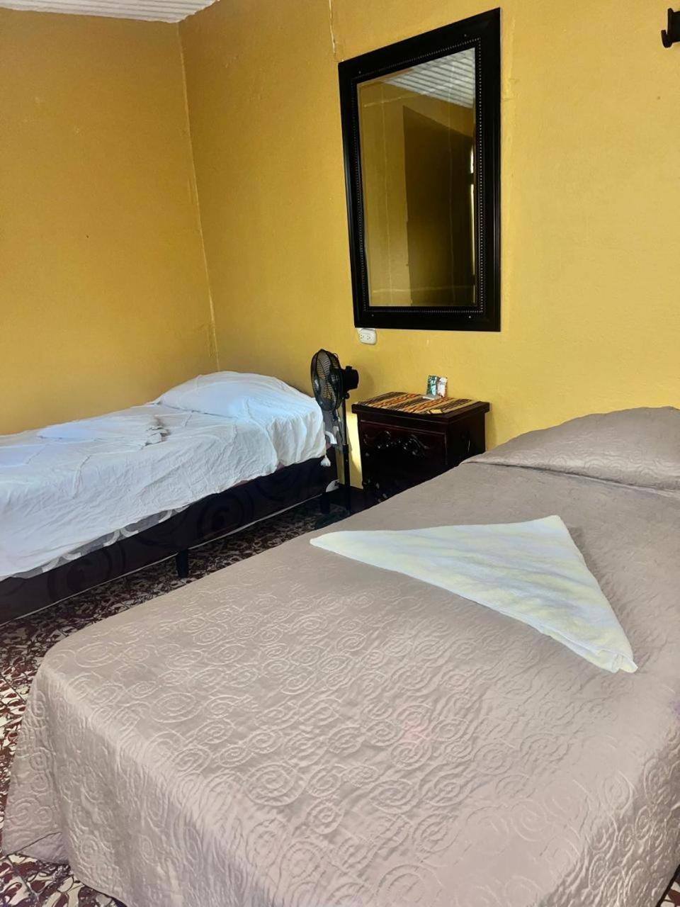 Hotel Alma Maya Antigua ภายนอก รูปภาพ