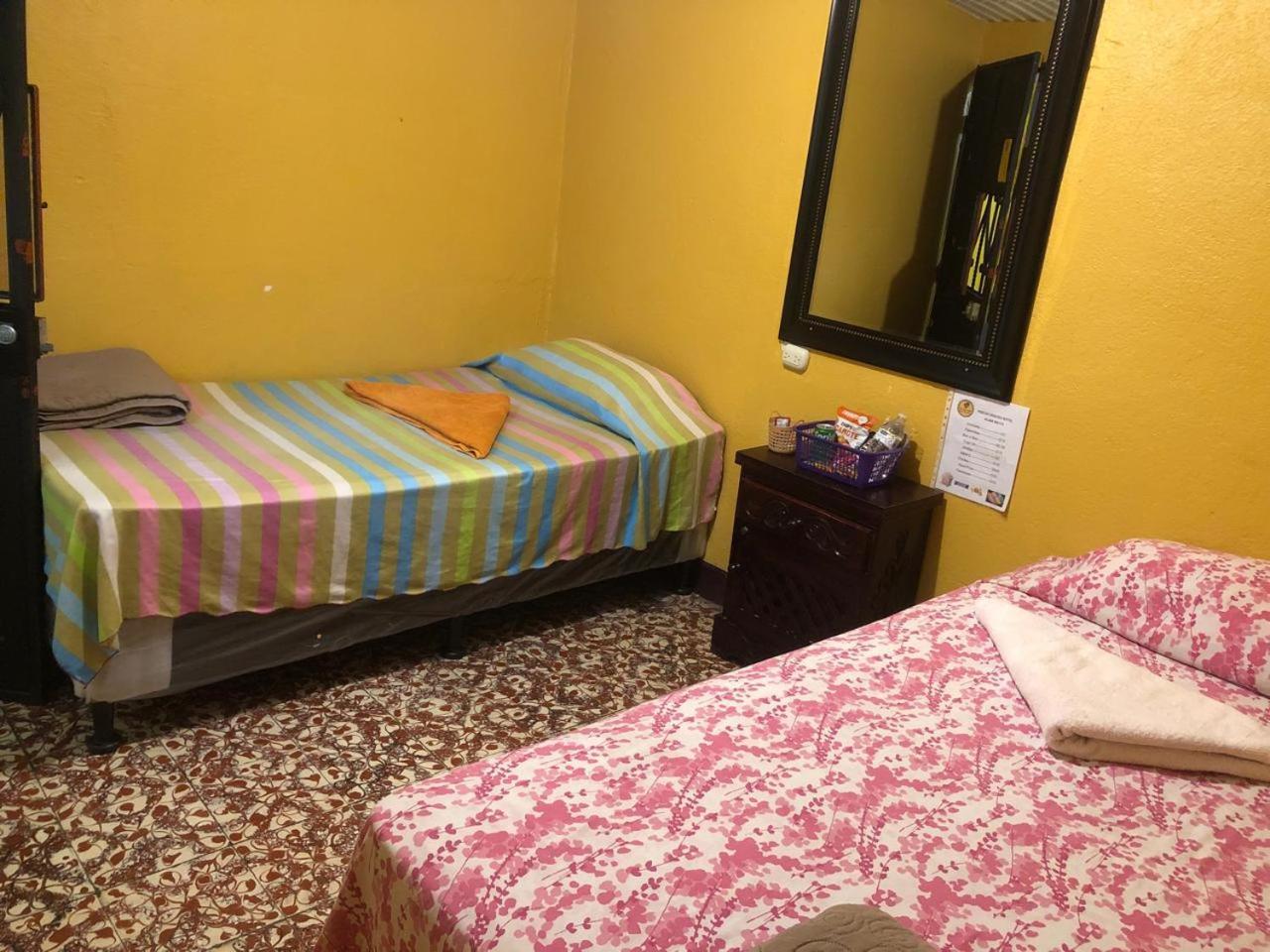 Hotel Alma Maya Antigua ภายนอก รูปภาพ